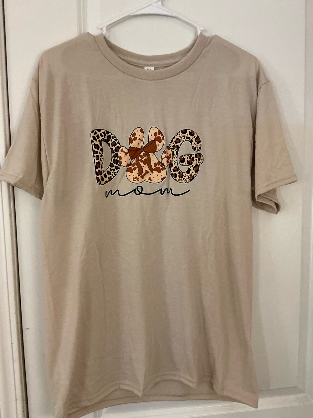 Dog Mom Leopard Print Graphic T-Shirt Screen Printed Tan Beige Tee Women Unisex